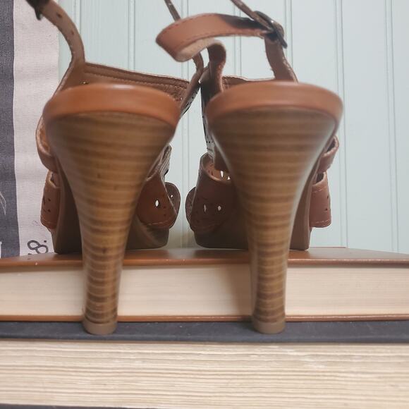 Me Too "sage" Heeled Sandal Open Toe & heel Ankle Buckle Strap lasercut  W8.5 - Picture 10 of 10